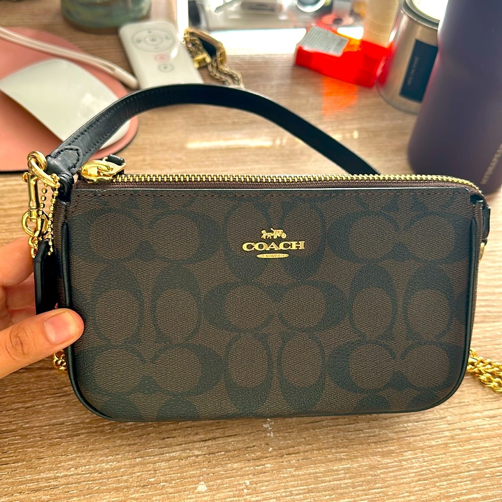 Coach Nolita 19